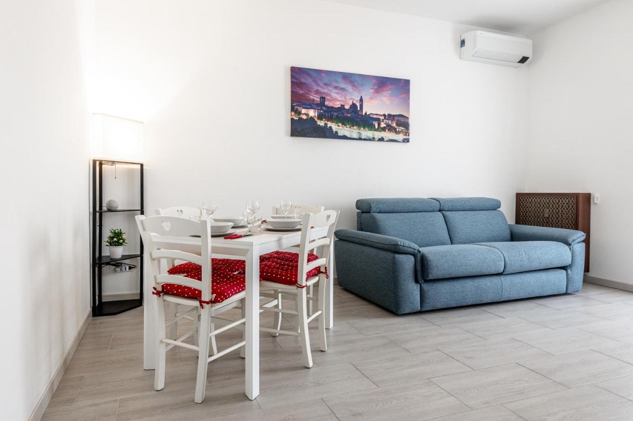 House Near Train StationA/C Apartment Seriate Luaran gambar